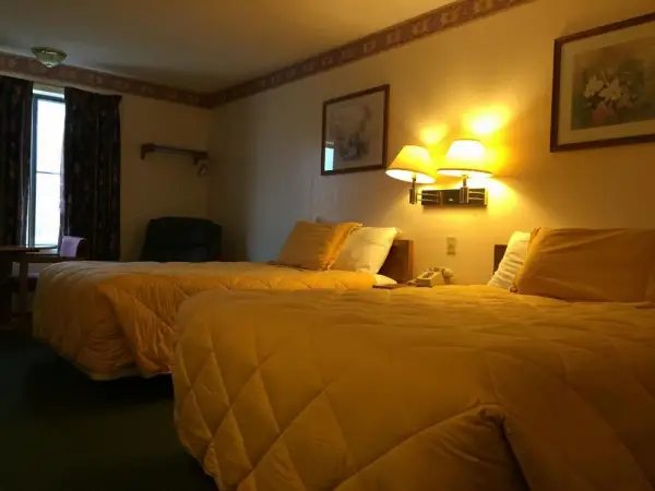 Baxter Inn 4 Less 4