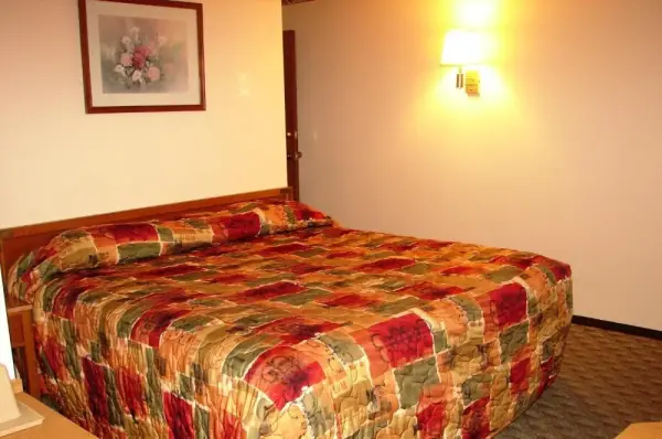 Baxter Inn 4 Less 8